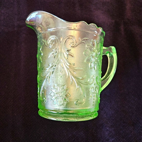 Vintage Indiana Glass ~Tiara Exclusive ~Chantilly Green Sandwich Pattern Pitcher - Picture 2 of 10